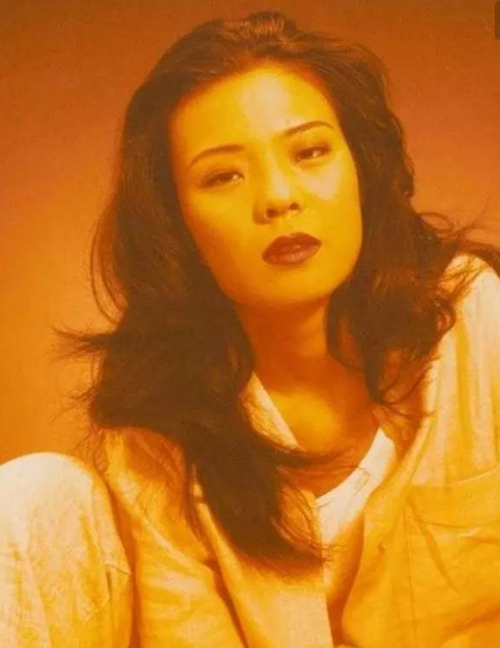 谢津|春晚爆红后，她洗完澡从23楼一跃而下，临终时说：妈，我好后悔