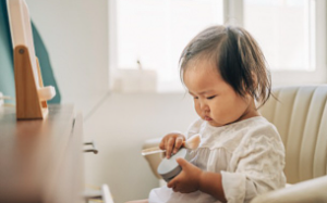 因为亲女儿长得胖，老婆嫌弃她，偏爱白月光的女儿，后来，亲女儿被老婆关在冷库里冻死了……