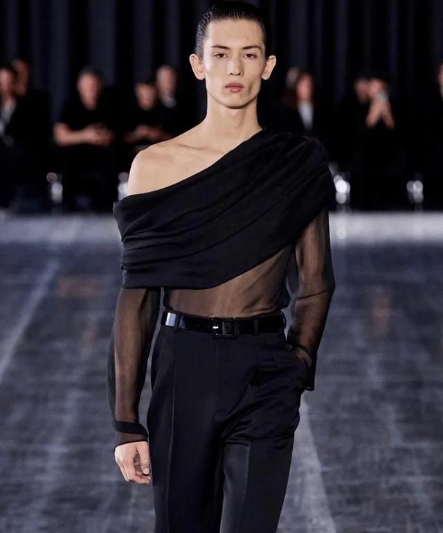 187cmYSL贵公子一夜爆火！网友：老公太多，都不知道先爱哪个