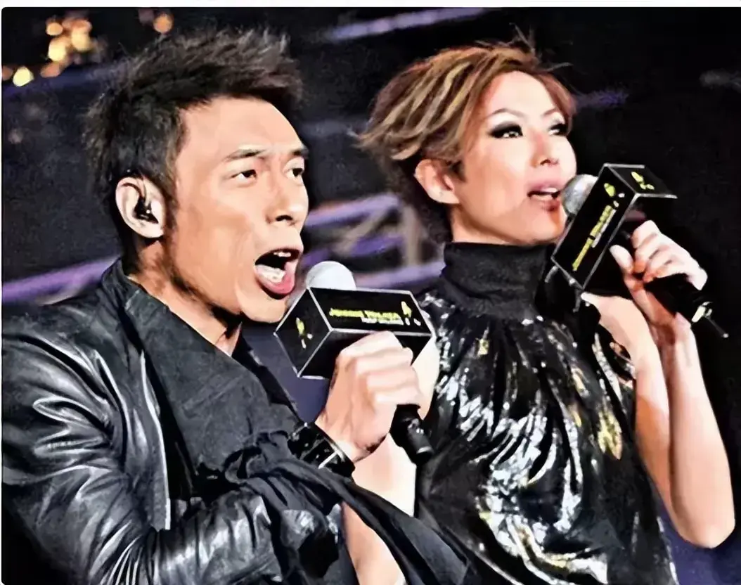 对许志安执迷不悔？瘦到脱相的郑秀文让女人清醒：爱情经不起考验