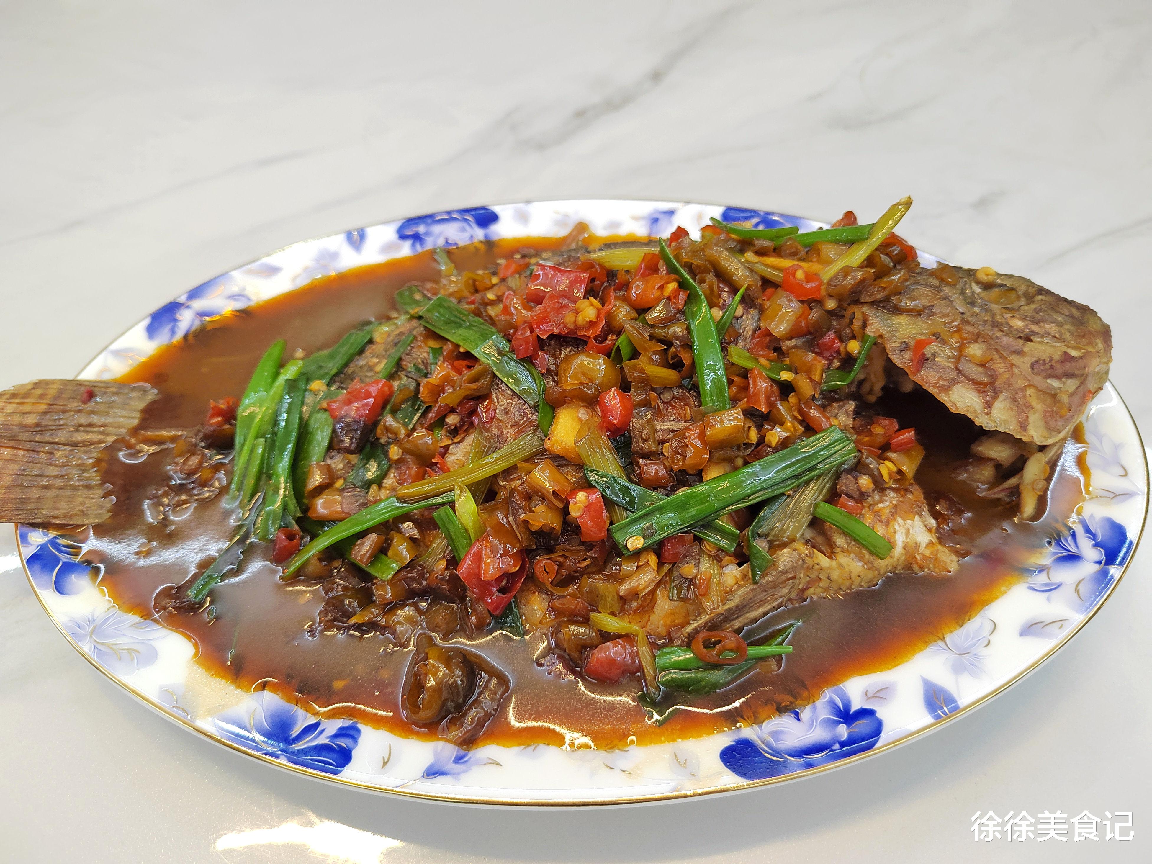 江西女子晒婆婆做饭,老公在家和不在家差别大,网友:看破不说破