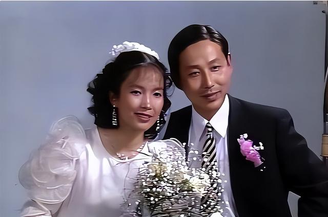 亲美辱华,背刺祖国,吃中国饭却长美国心的吕丽萍,现在自食恶果