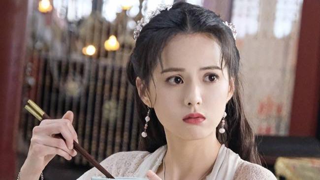 成毅《赴山海》玄学：29岁女配脸上缝7针，女三号跑路男配车祸？