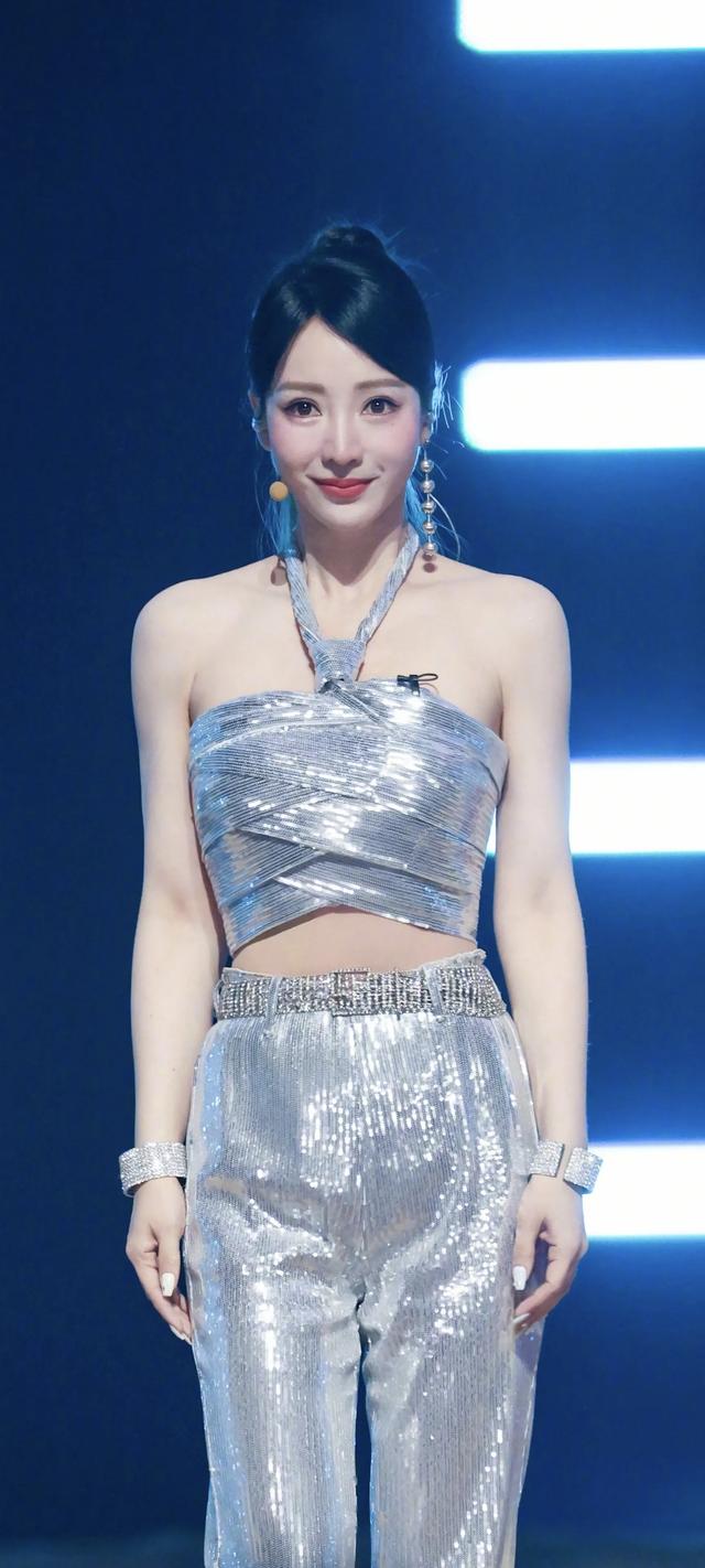 柳岩|柳岩 综艺节目现场，乘风破浪的姐姐！