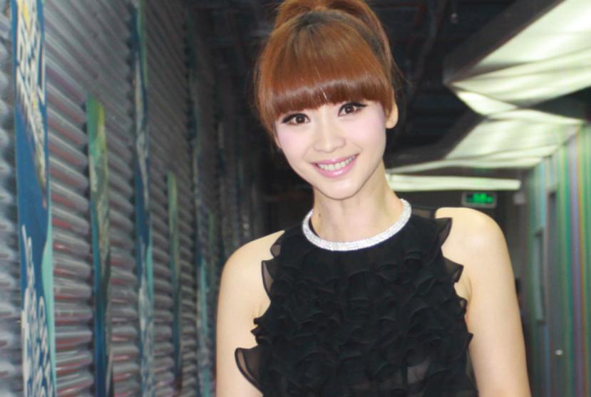 柳岩因不婚再度成为热点,她半生坎坷,人至中年理应获得自由