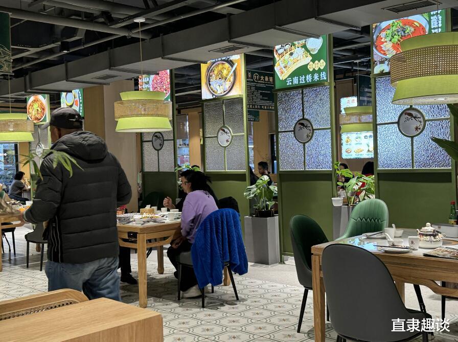 西大街上的云贵川开业了~ 里面装修得真有特色，菜也不错