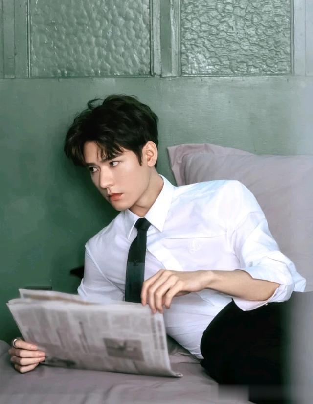 来看看龚俊和徐峰的精彩瞬间，他们俩曾经也合作过，演技精湛。