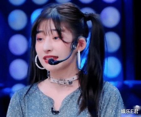 王思聪私生女撞脸王健林,黄一鸣晒娃笑容满面,网友:孩子只是工具