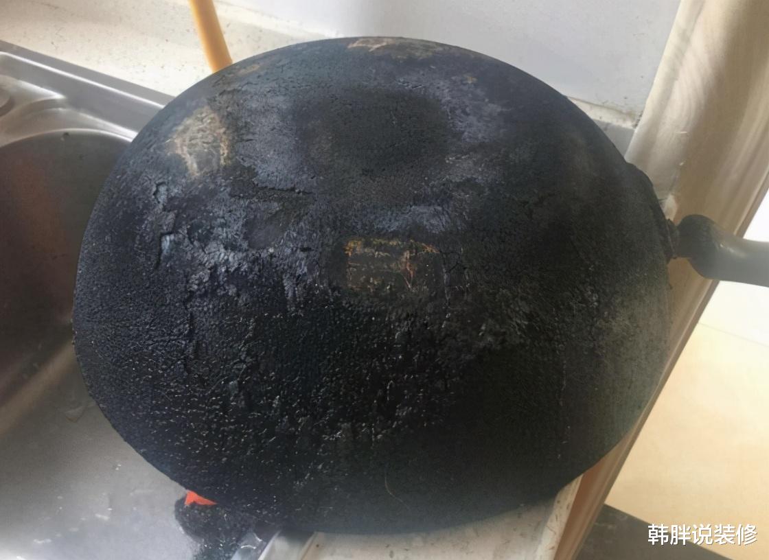 无论锅底多油多脏,只要把“它”撒在上面,瞬间变得干干净净