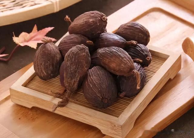 草果这种香料可不简单，不懂草果的这几个搭配技巧，卤肉会发苦