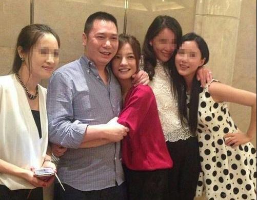 魏启颖:女儿赵薇被封杀,丈夫骤然离世,儿子被前妻卷走几亿财富