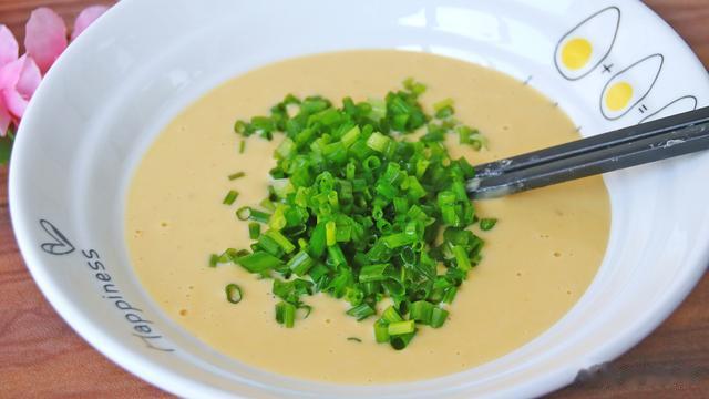 茄子学会这样做，不炒不蒸不油炸，出锅外酥里软，是菜又能当主食