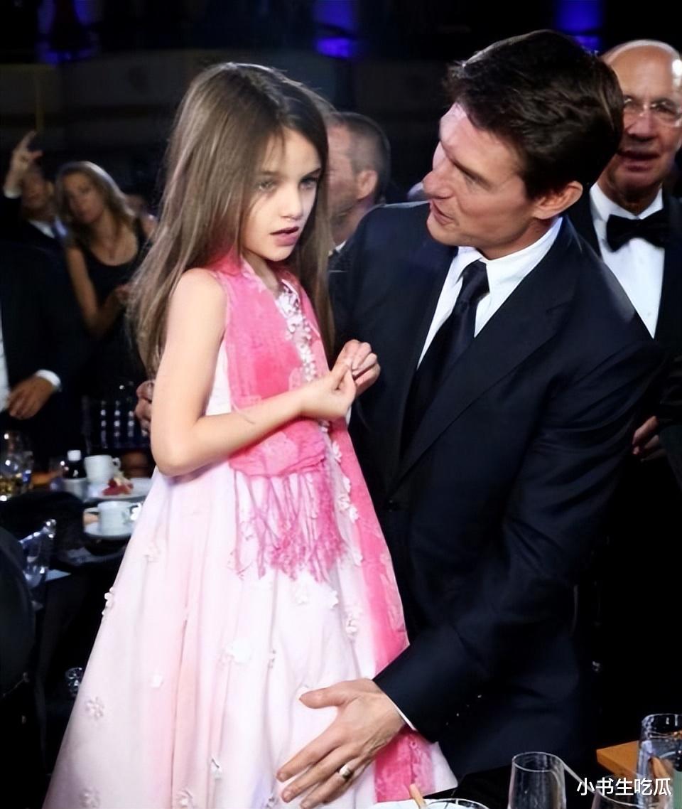 阿汤哥的女儿：身高超1.7米，越长越像父亲，穿衣风格和母亲一样