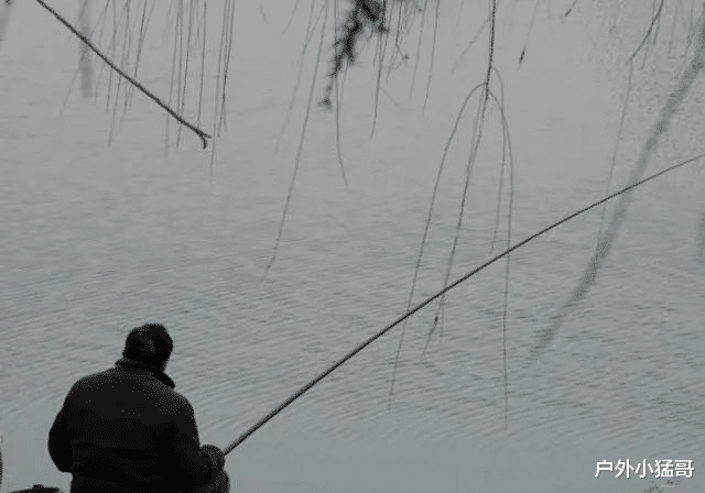 冬日钓鱼新技巧：玩转“两洞两口”提升钓鱼乐趣
