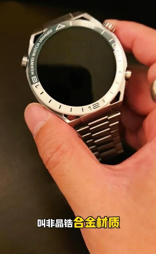 抢先！华为新表王绿野传奇首发开箱：我手上的绿水鬼不香了