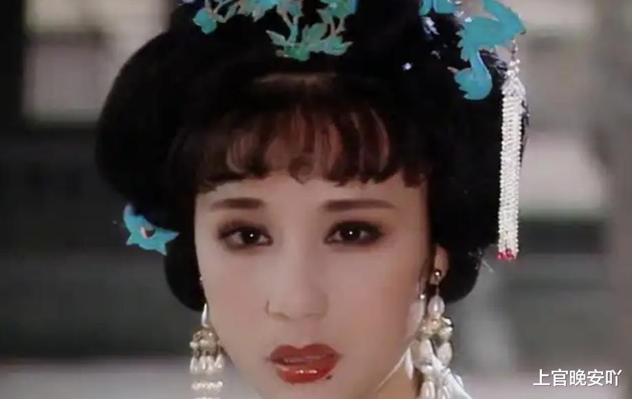 天生“苦相脸”的7位女星，个个愁容满面，面无表情都像是要哭了