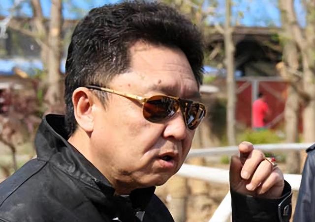 看了如今德云社和岳云鹏的乱象,终于明白,于谦才是真正的聪明人