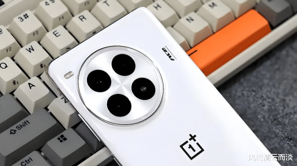 24GB+1TB僅3489元，驍龍8Gen3加持，6100mAh保駕護航