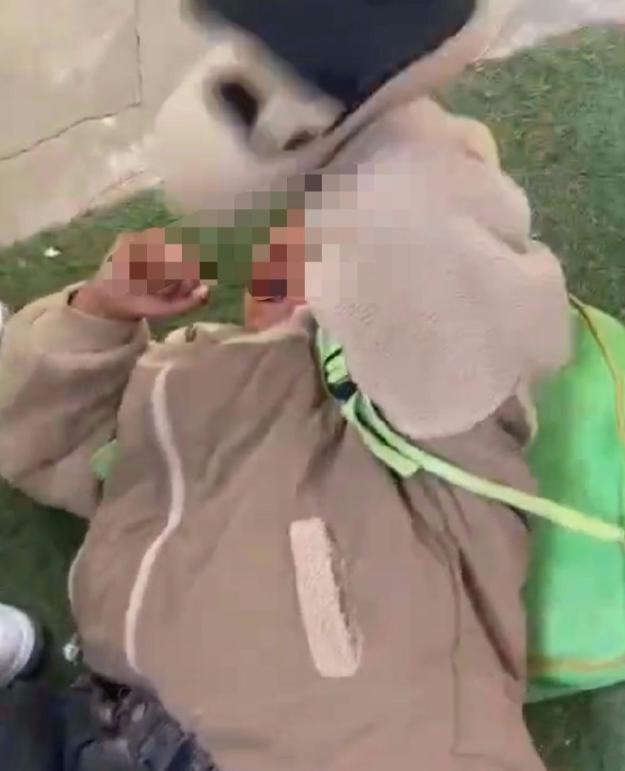 河南：幼儿园老师殴打学生还逼其下跪？照片流出，无数家长痛心！