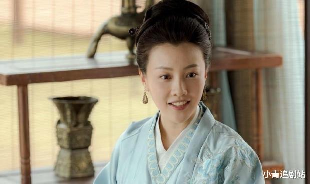 女演员长相多重要?《哈尔滨1944》30岁气质女配爆改村姑,不敢认