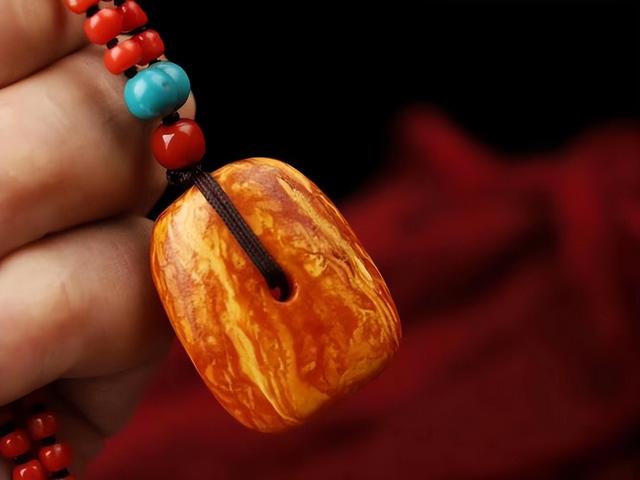 真假蜜蜡难分辨？掌握这几招，轻松识别优质蜜蜡！