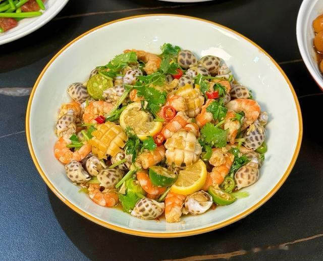 第一次到男友家过端午,婆婆换着花样做午饭,妈妈却说:趁早分手