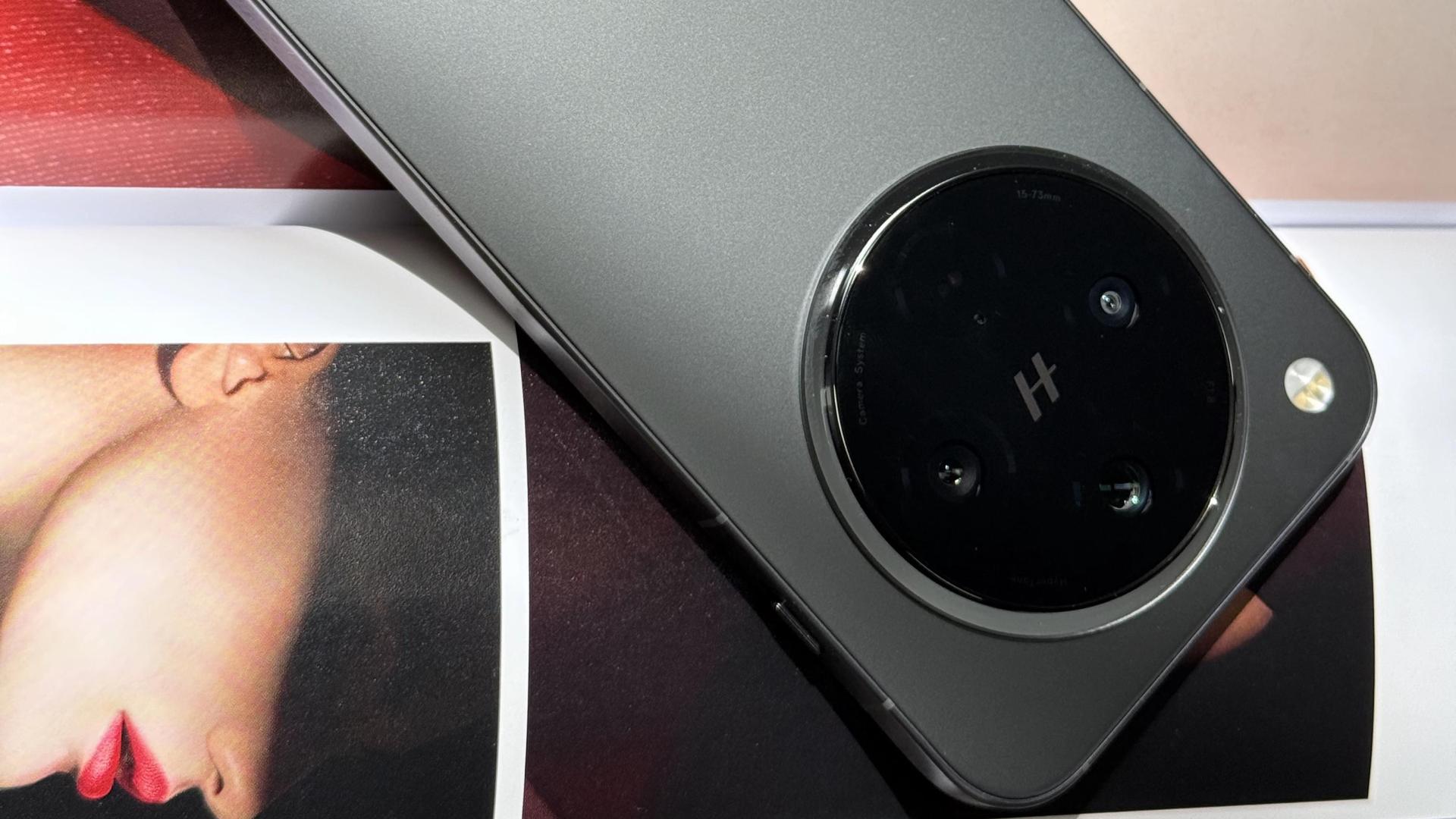 OPPO Find x8：果里果气，但无法苹替！