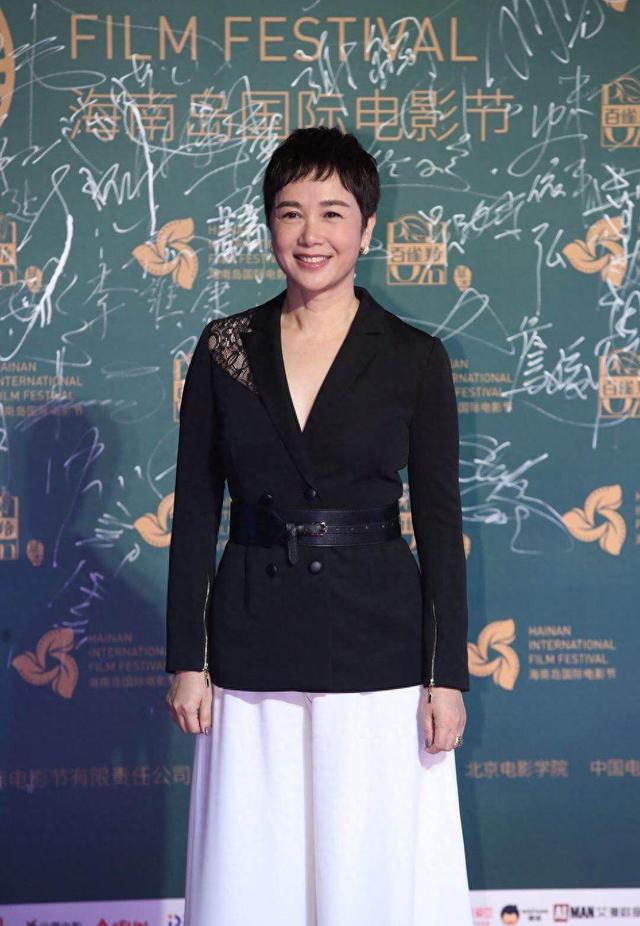 炸裂!蒋雯丽包养门再次升级,网传包养不少小鲜肉,疑与丈夫不和