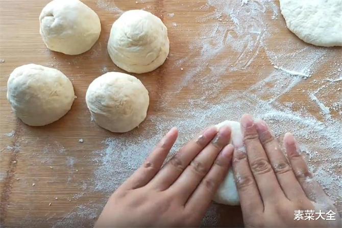 脆皮油酥饼,不擀面不揉面,只要加上它,一抻一卷,个个外酥里软