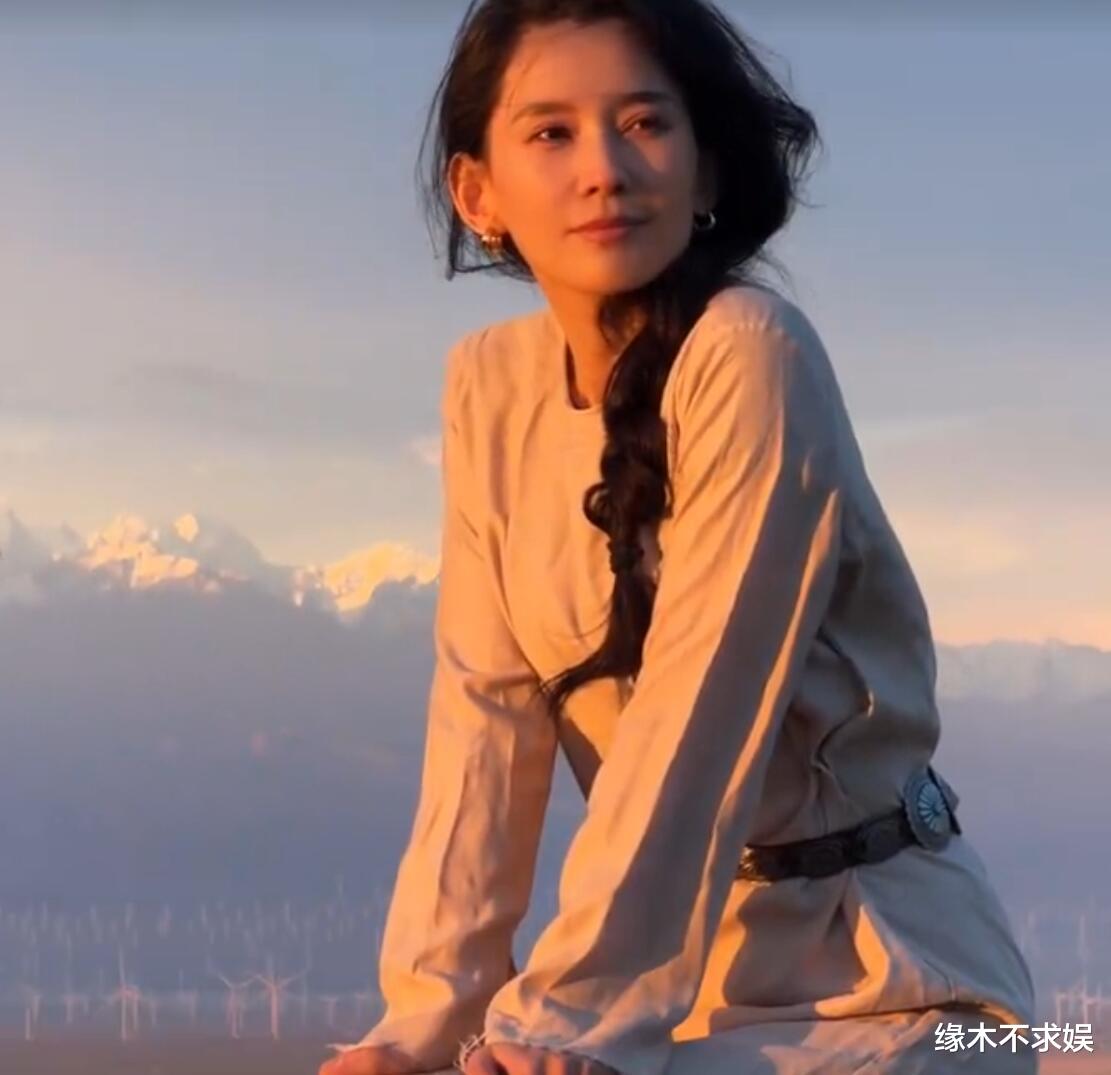 汪峰机场接一双儿女，对待醒醒态度反差大，江小宴说得真没错！