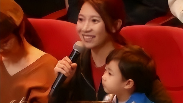 他曾拒绝富婆追求,低调演戏21年,40岁求娶圈外妻子