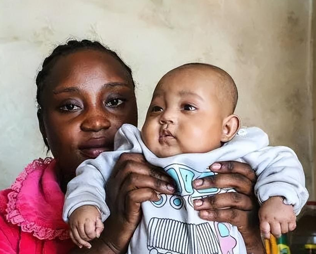 非洲姑娘嫁东北大叔，当上网红直播出轨，今带混血儿子回非洲生活