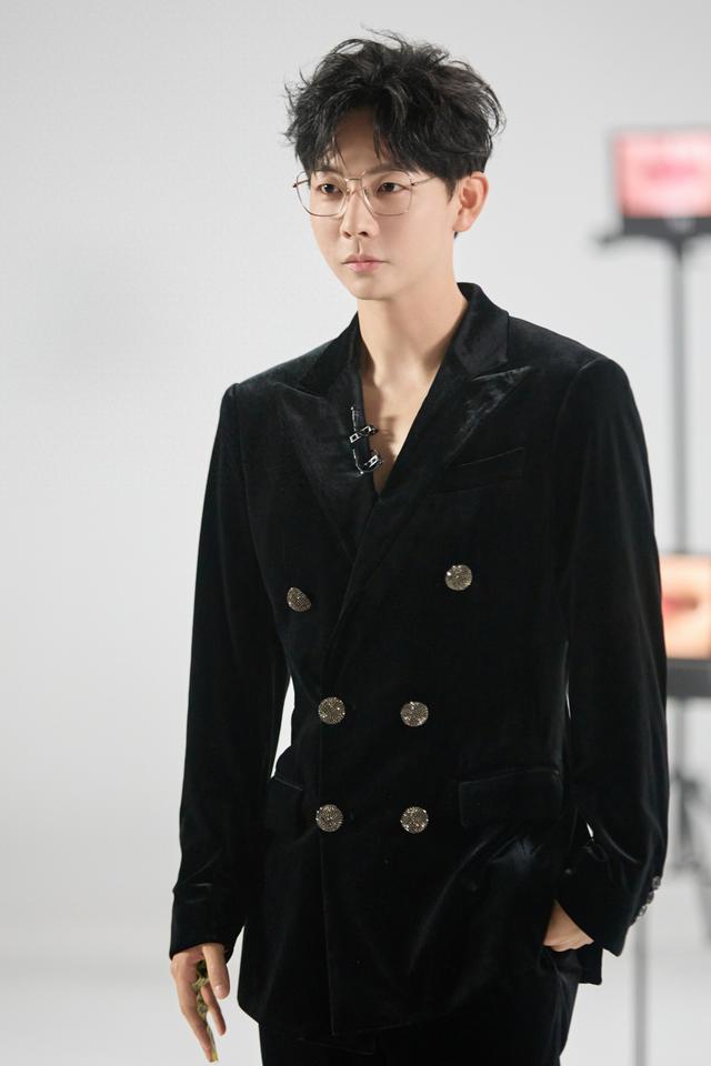 付辛博 胡夏对李克勤有误解,尤长靖 凤小岳被拷问拿三火是否靠运气