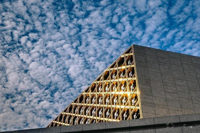 待了5年的老东家要裁员,我是走是留?