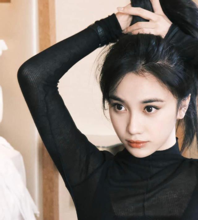 看到张艺谋的新女主角，再看王家卫的李宛妲，有对比才有差距