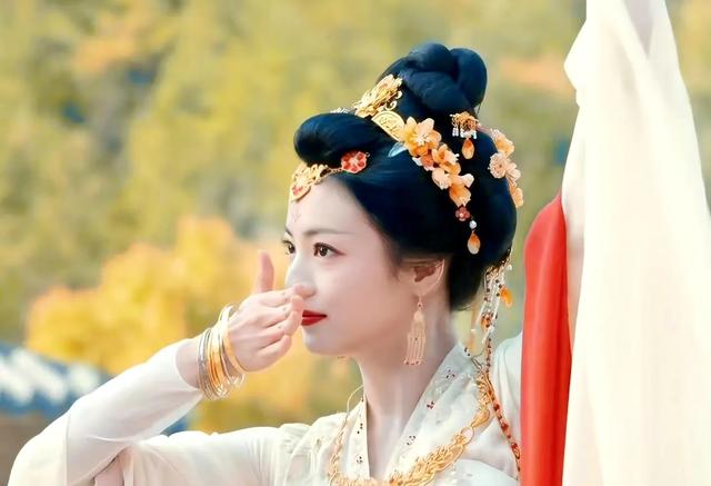 杀疯了!任嘉伦《流水迢迢》收视第一,李兰迪瘦了,女配角能封神