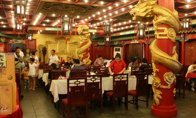 一笼包子120元,一碟花生米58元,狗不理包子现成了人不理