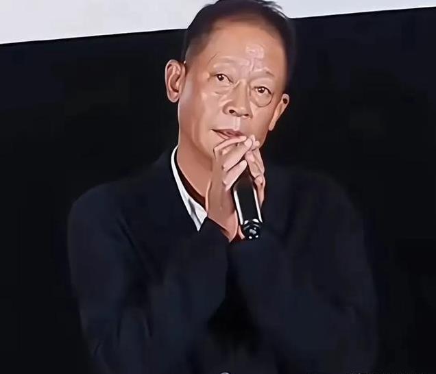 无滤镜现原形,热巴香肠嘴,高圆圆两层游泳圈,杨坤成行走的石像