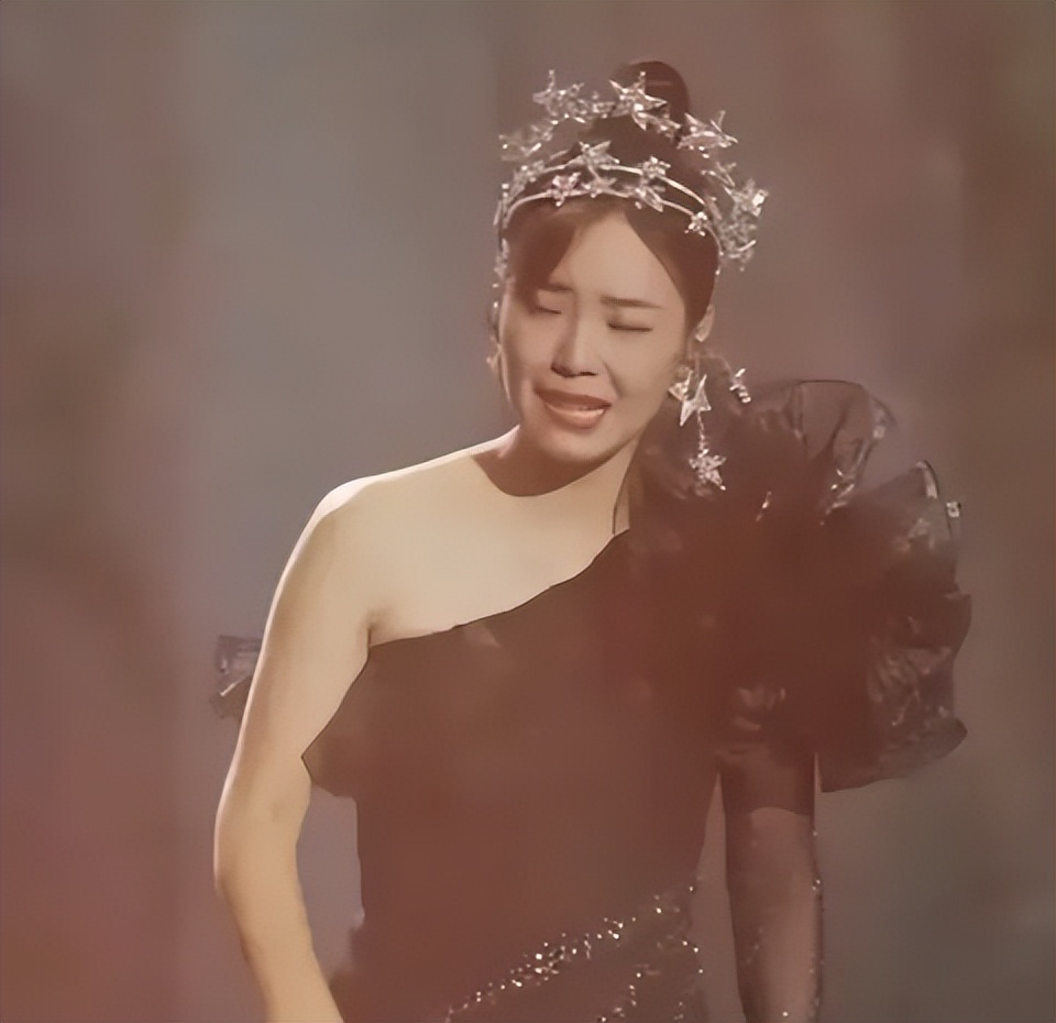 谢春芳：云朵这个艺名是我从小就想到的，和刀郎没任何关系