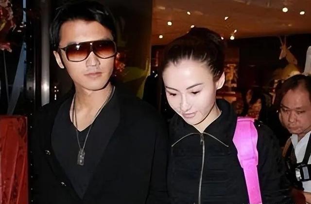 人前很清纯，人后却疯狂？这4位情史混乱的女星，才是“老司机”