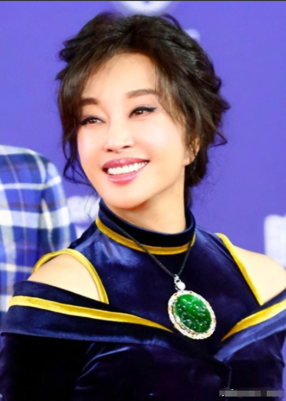 吃刘晓庆炸裂新瓜,才明白“体面”的可贵,大S汪小菲该醒醒了