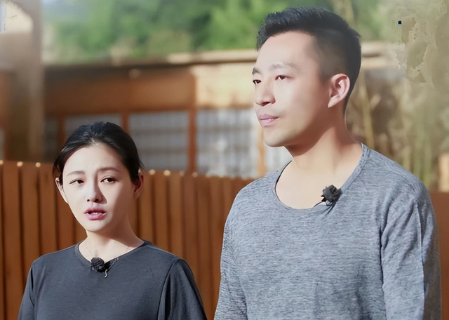 马筱梅罕见穿裤子，耳高于眉，大贵之相！娶她，汪总命里带福