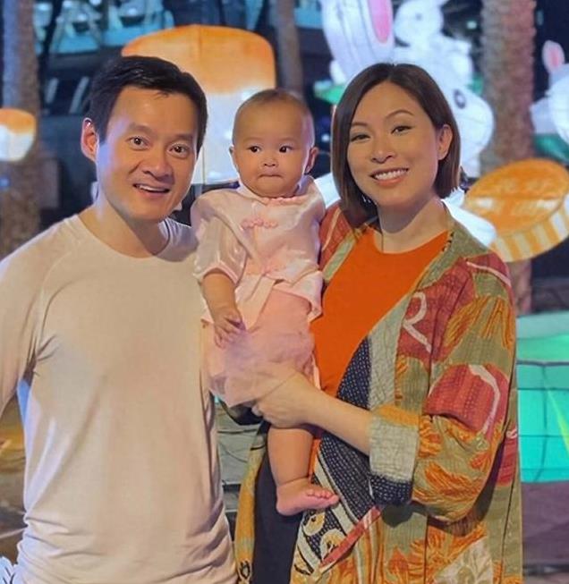 香港知名女星再度怀孕,挺着巨大孕肚游泳,拒绝花钱请保姆照顾