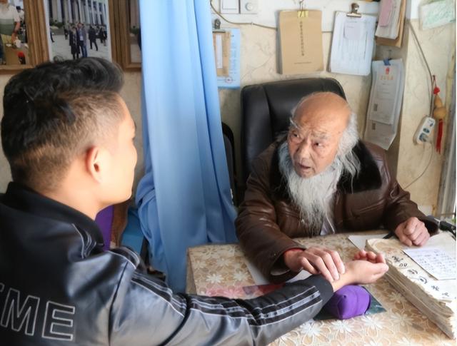 男人开始衰老的“7大迹象”，只要没超过3个，就说明你还很硬朗