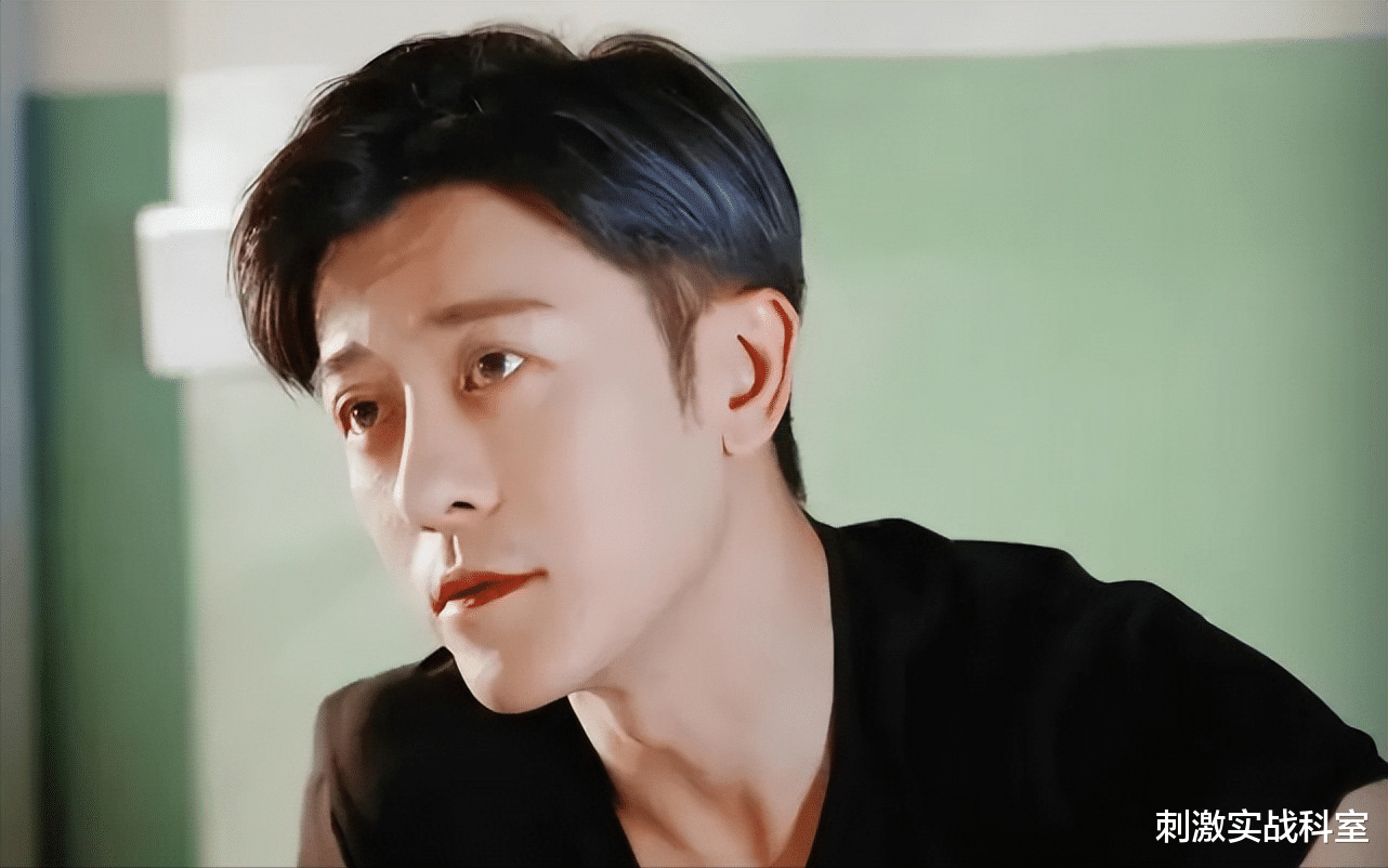 亲妈和干妈全是导演，耗时20年都能没捧红他，却在娶妻改名后爆火