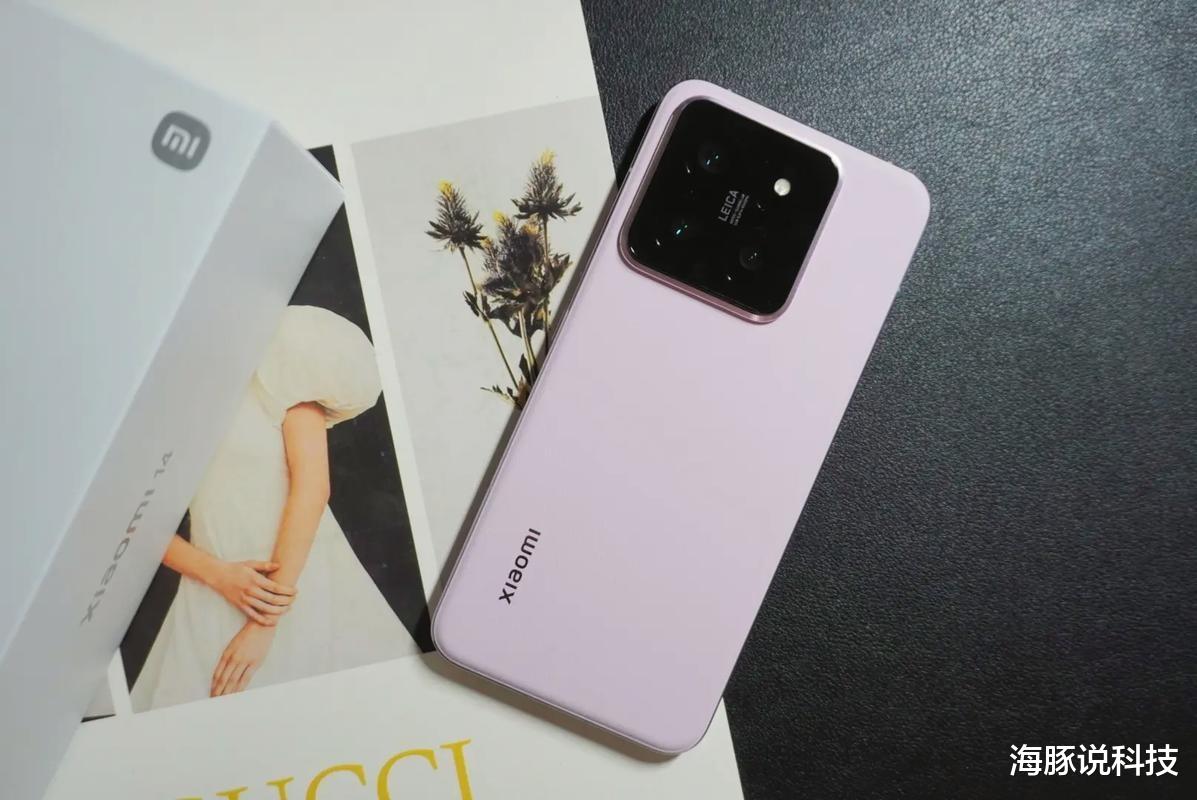 雷军放大招,骁龙8Gen3+1.5K屏+徕卡+双快充,旗舰降成3699元!