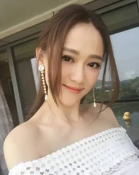 陈乔恩过年胖五公斤，同一件衣服对比明显，备孕两年一直怀不上！