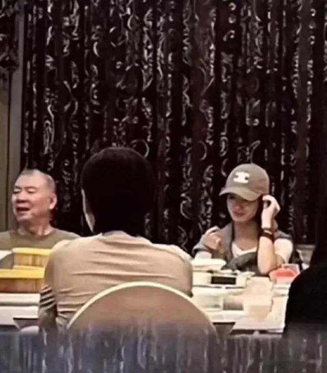 赵丽颖公园带娃被偶遇,6岁想想个子猛涨,新戏杀青后主打陪儿子