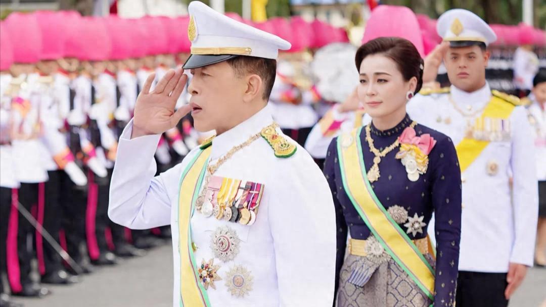 19岁提帮功越来越帅了，身高近2米，眼神清亮坚毅，是泰王心尖宠