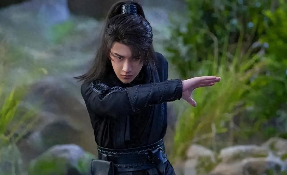 同为公司摇钱树,赵露思和王一博的境遇却不同